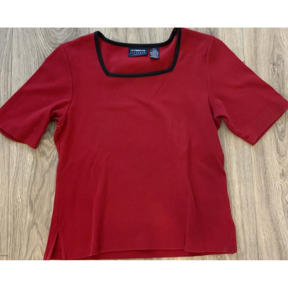 Liz Claiborne top Petite Red Short Sleeve 17"x21"
